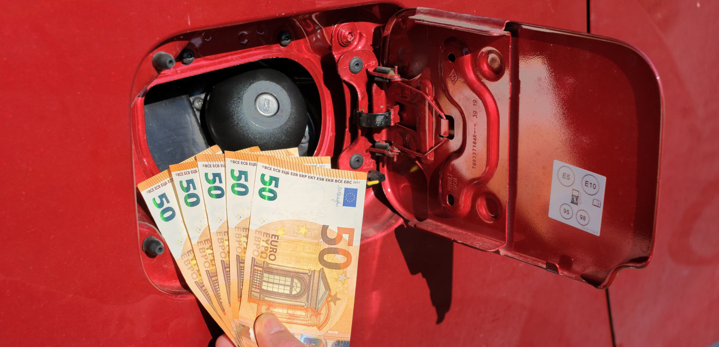 1 mes gratis de consumo de luz todos los años.