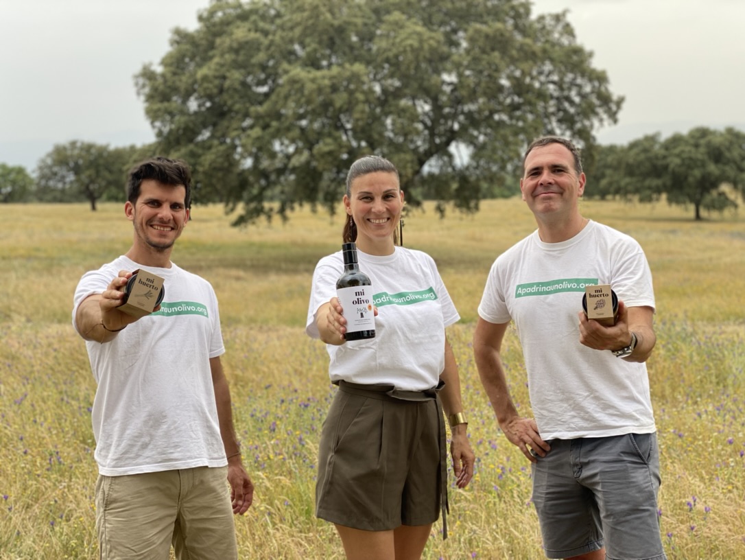 Equipo de Apadrinaunolivo.org